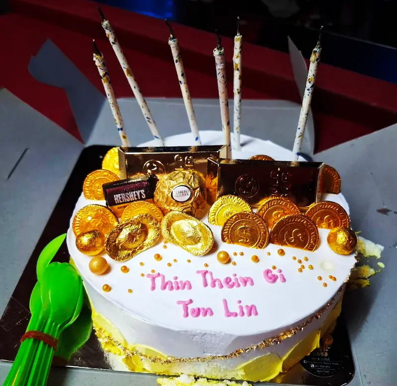 Close-up of a birthday cake, showing how The Brussels Bar can host and organize your private party.